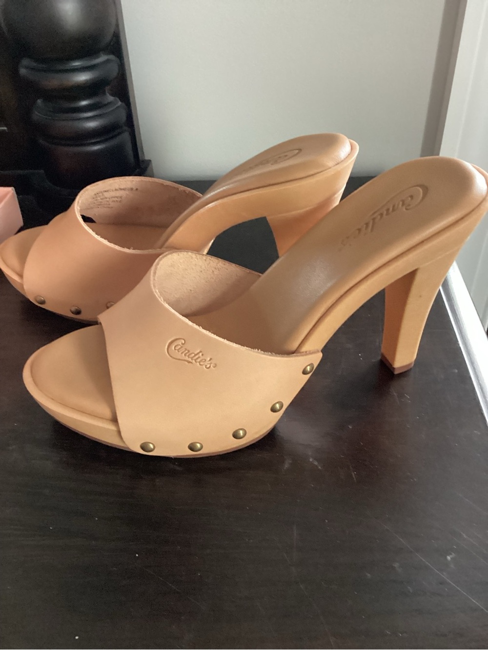 Throwback-Vintage Candie's Tan Leather Studded Mules with Cushion Platform - Picture 1 of 5